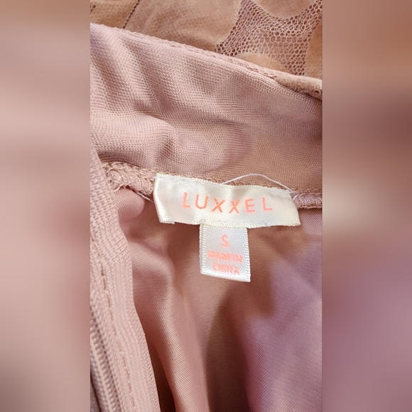 Luxxel Dusty Rose Floral Tulle Dress (sz small/petite) - Picture 14 of 16